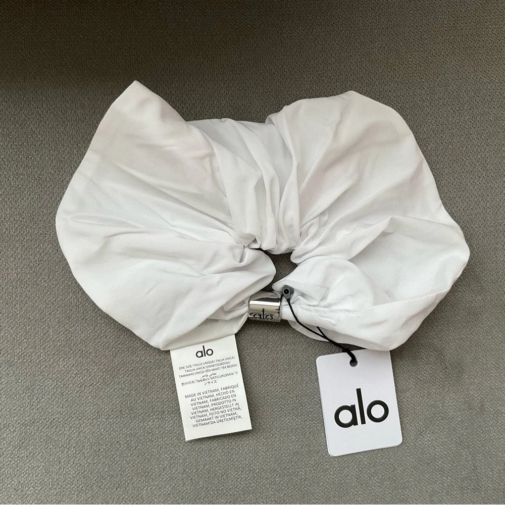 Alo Yoga Bead It Oversized Scrunchie White